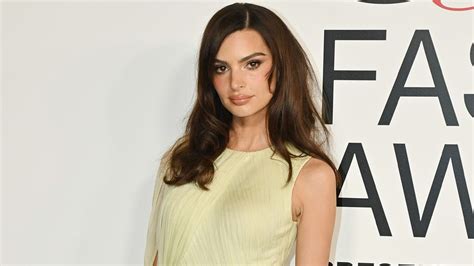 Emily Ratajkowski Shares Fire Naked Selfie on Instagram